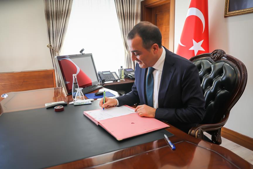 VALİMİZ SN. TÜRKER ÖKSÜZ’ÜN 24 KASIM ÖĞRETMENLER GÜNÜ MESAJI