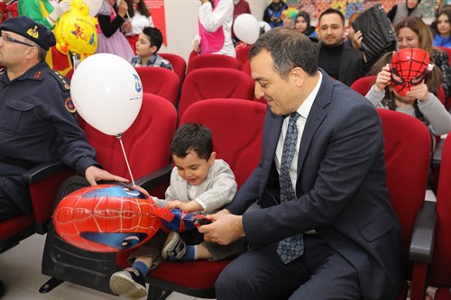 VALİ ÖKSÜZ, "ENGELLİLERİMİZİ SADECE DÜNYA ENGELLİLER GÜNÜNDE DEĞİL HER ZAMAN GÖNLÜMÜZDE KALBİMİZDE TAŞIYORUZ"