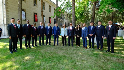 BURDUR VALİLİK BAHÇESİNDE KURBAN BAYRAMI BAYRAMLAŞMA PROGRAMI DÜZENLENDİ